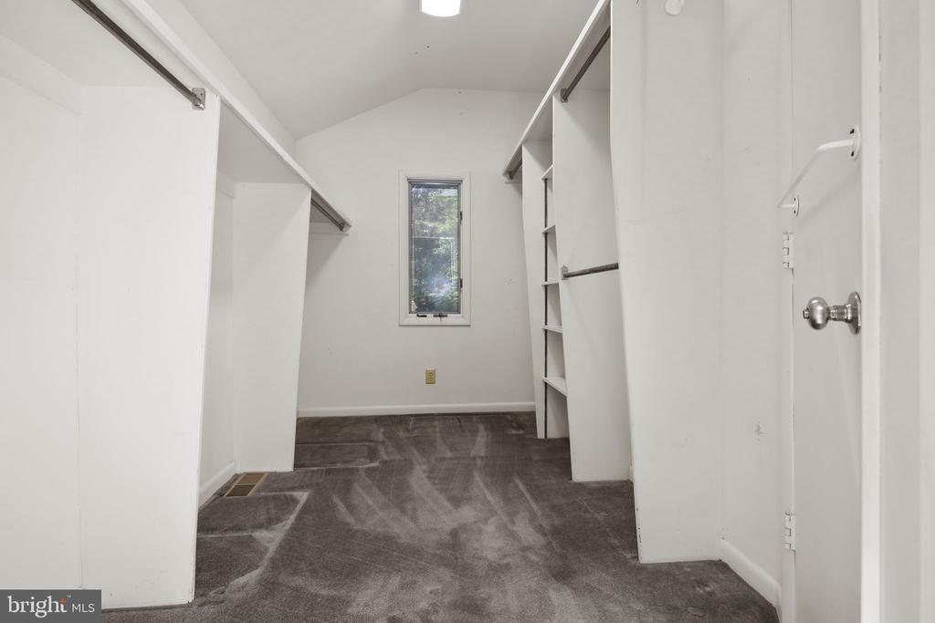 7 RIVER OAK PLACE