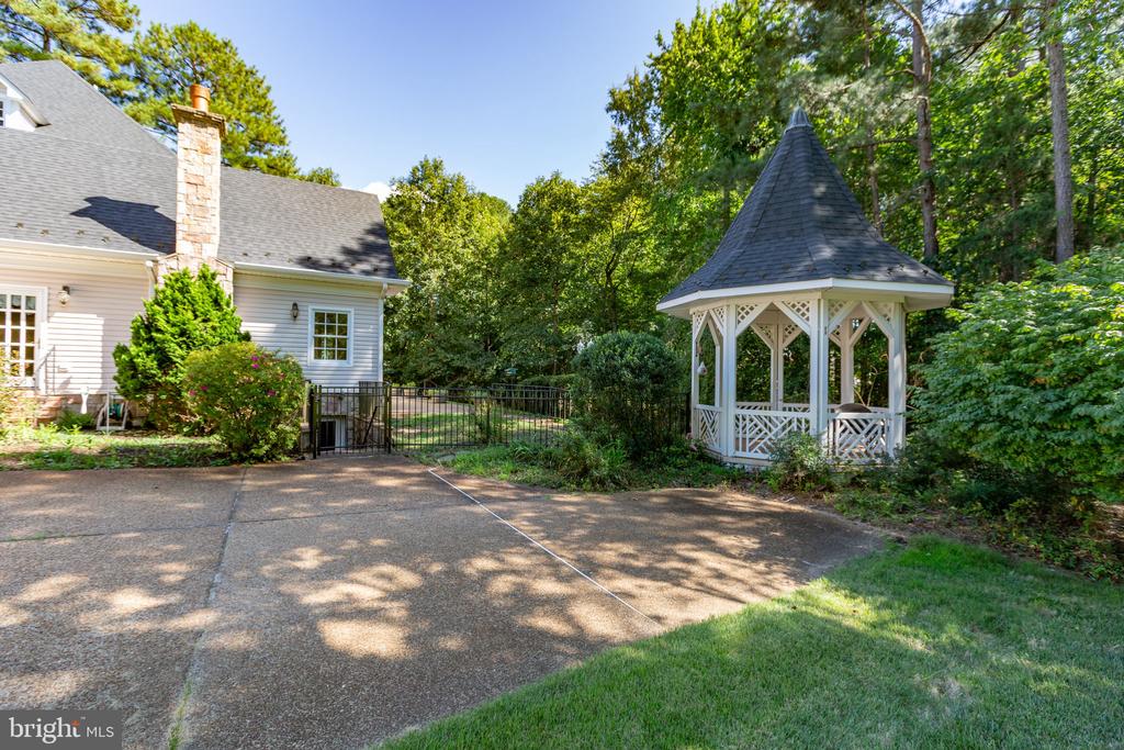 11806 FAWN LAKE PARKWAY