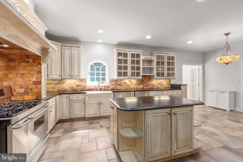 11806 FAWN LAKE PARKWAY