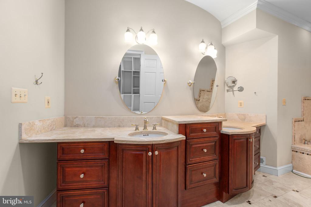 11806 FAWN LAKE PARKWAY