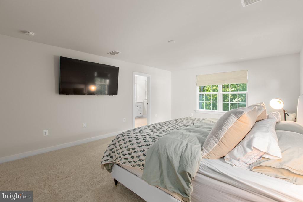 8524 SYLVANNAH DRIVE