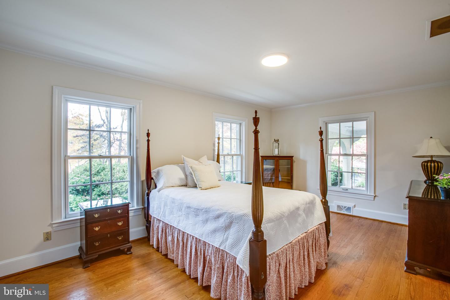 216 Lake Shore DRIVE