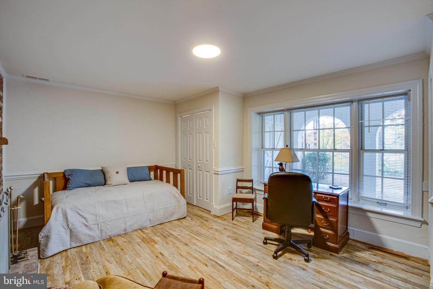 216 Lake Shore DRIVE