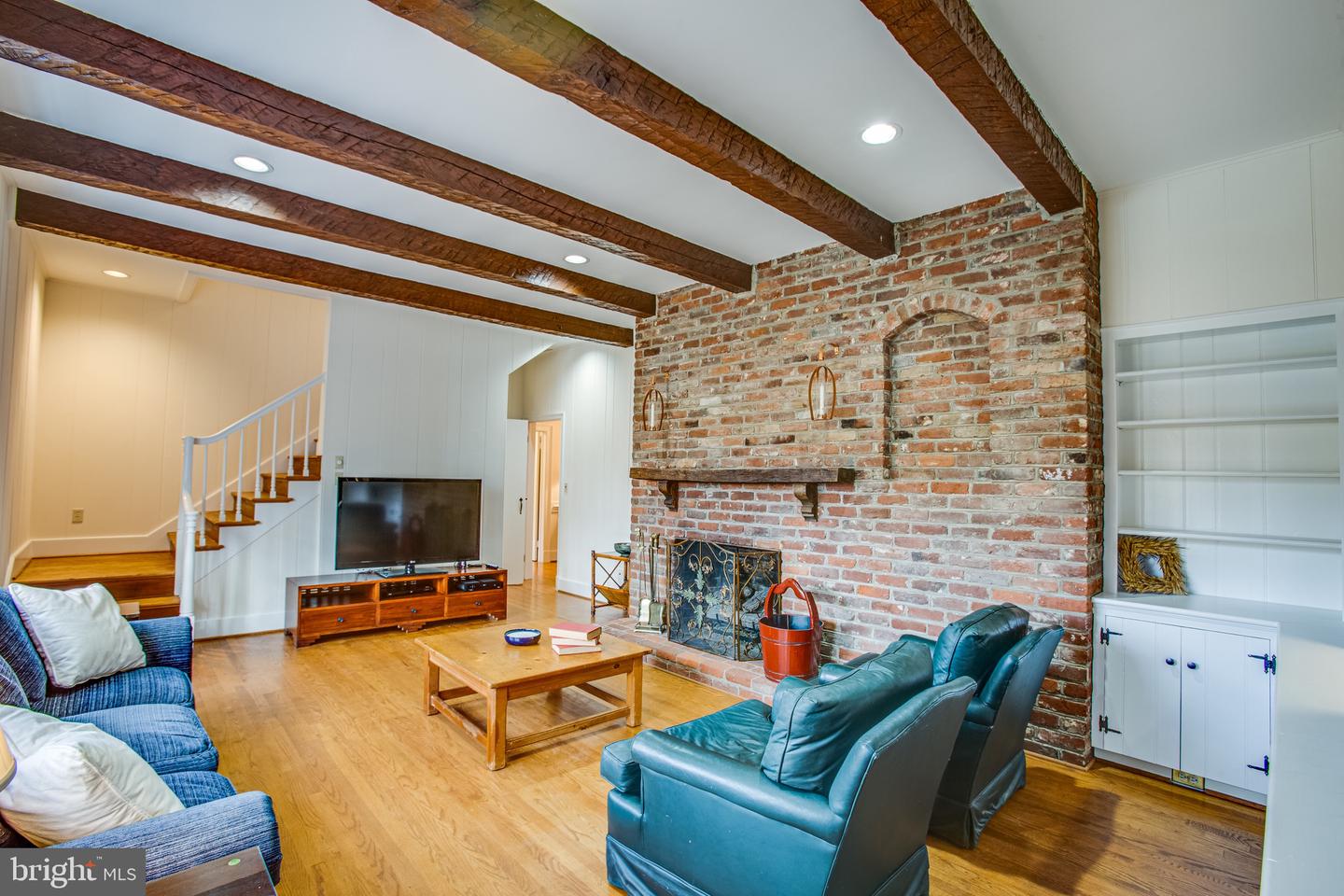 216 Lake Shore DRIVE