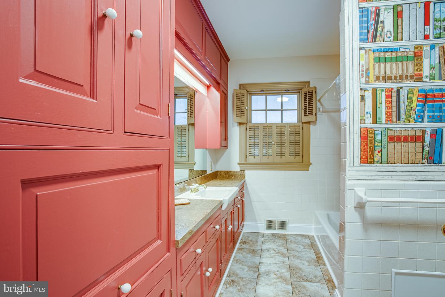 216 Lake Shore DRIVE