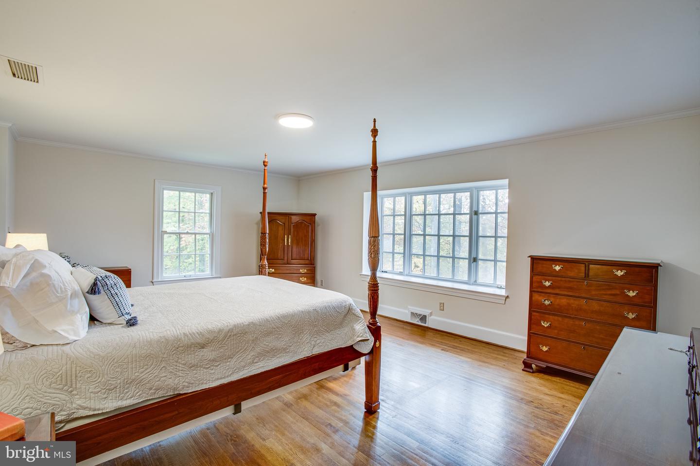 216 Lake Shore DRIVE