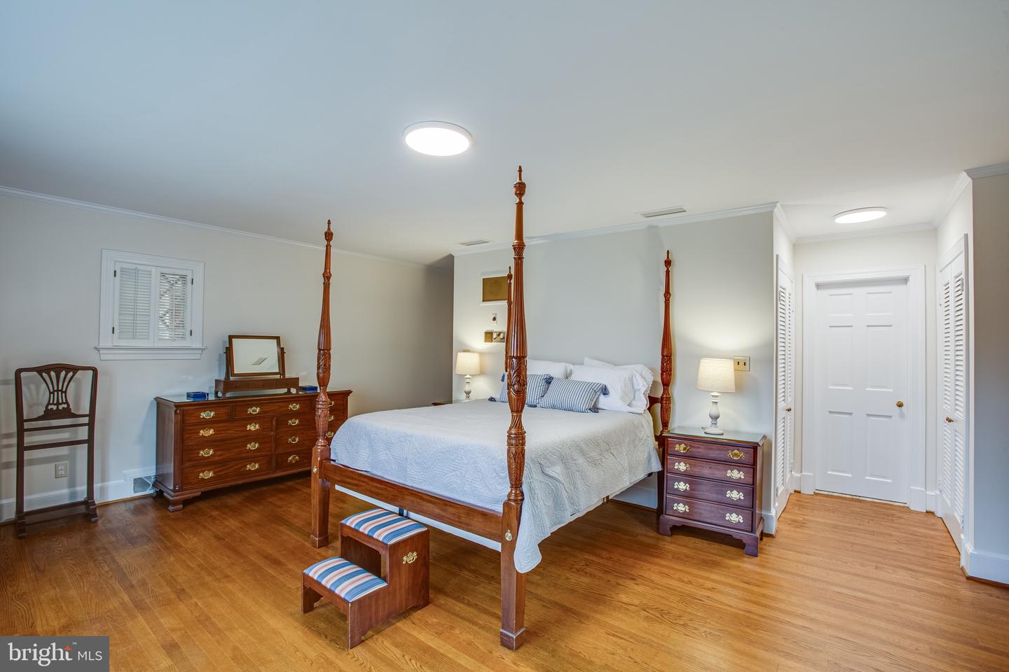 216 Lake Shore DRIVE