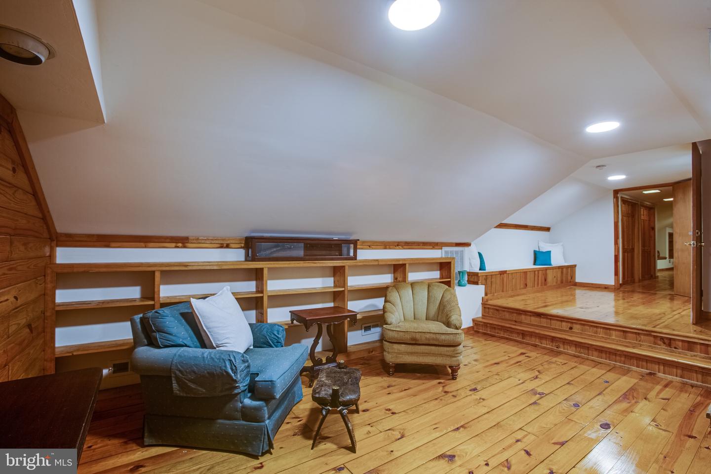 216 Lake Shore DRIVE
