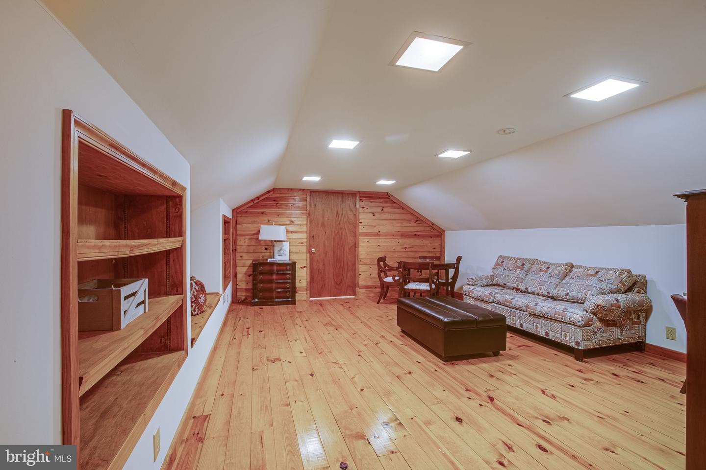 216 Lake Shore DRIVE