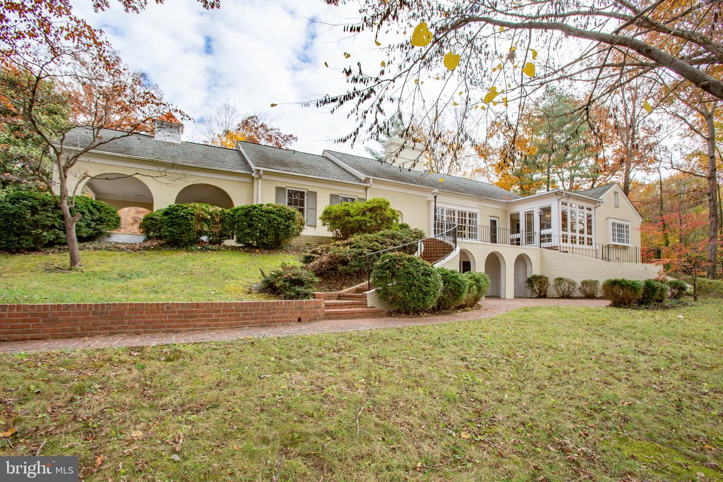 216 Lake Shore DRIVE