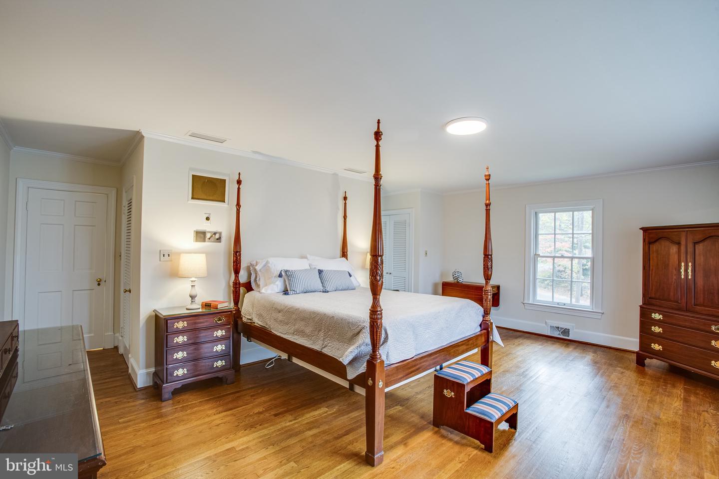 216 Lake Shore DRIVE