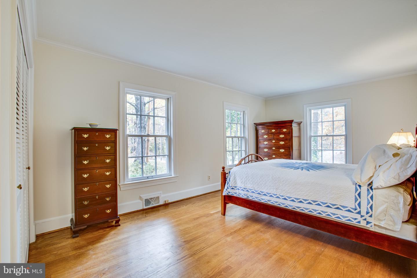 216 Lake Shore DRIVE