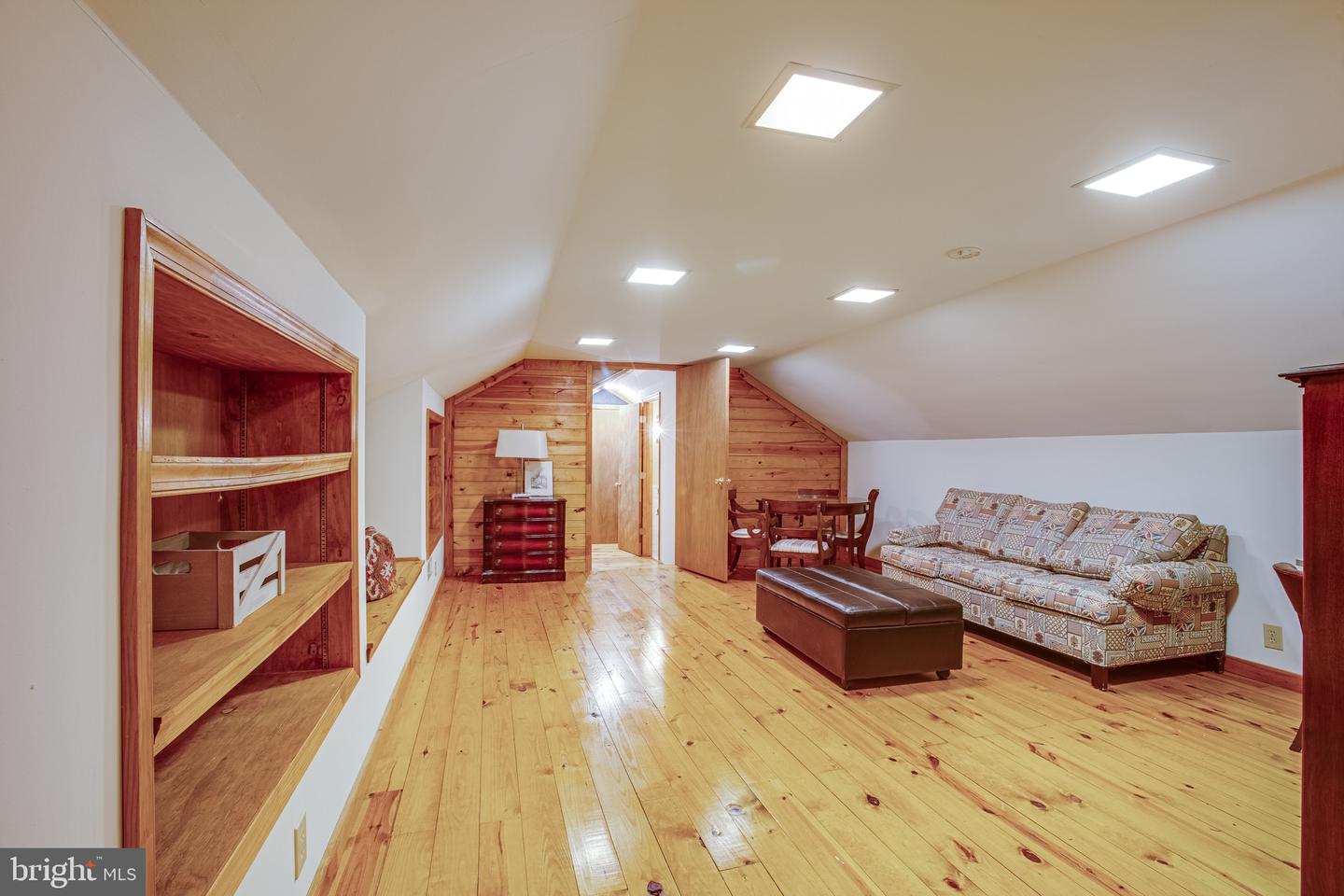 216 Lake Shore DRIVE