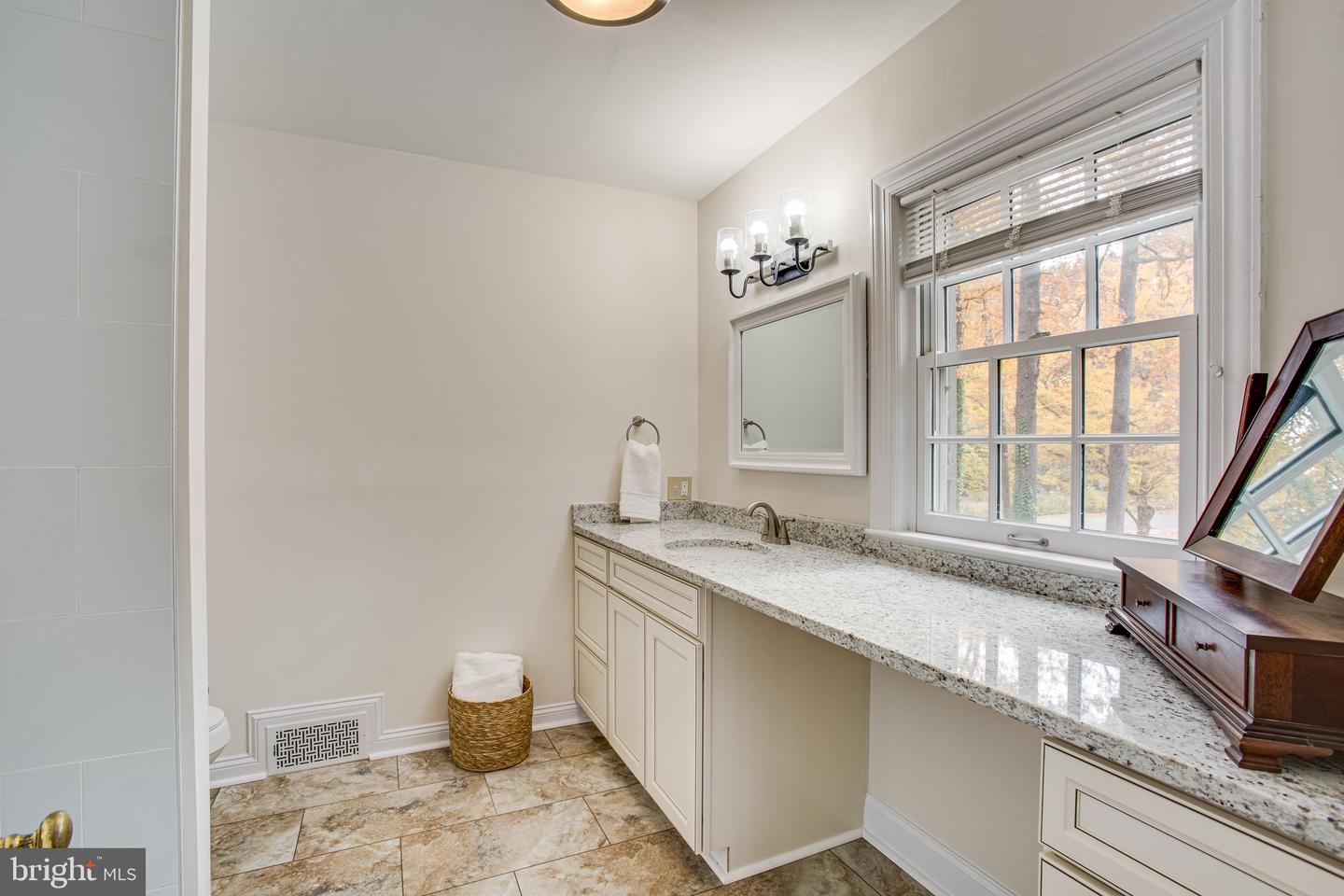 216 Lake Shore DRIVE