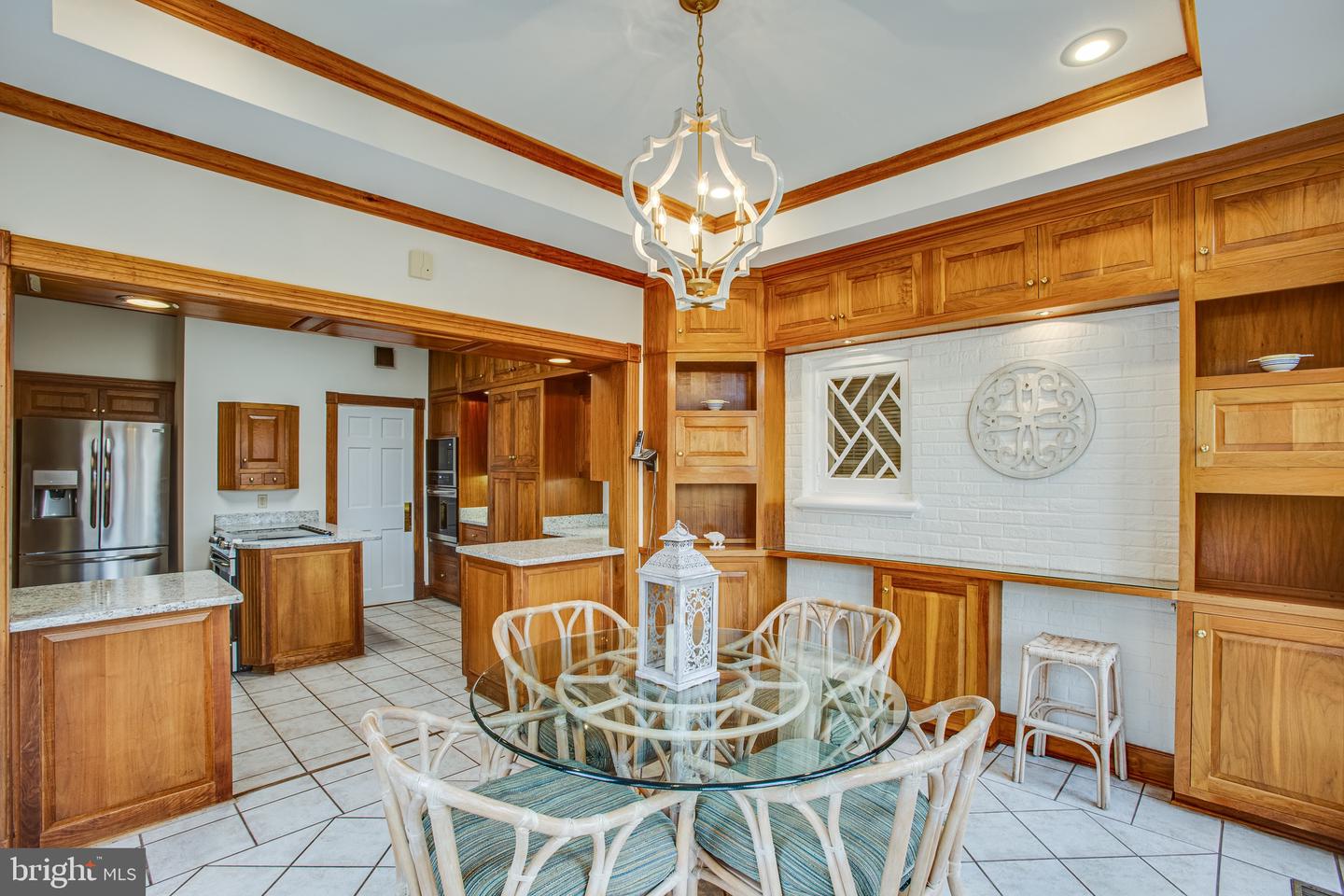 216 Lake Shore DRIVE