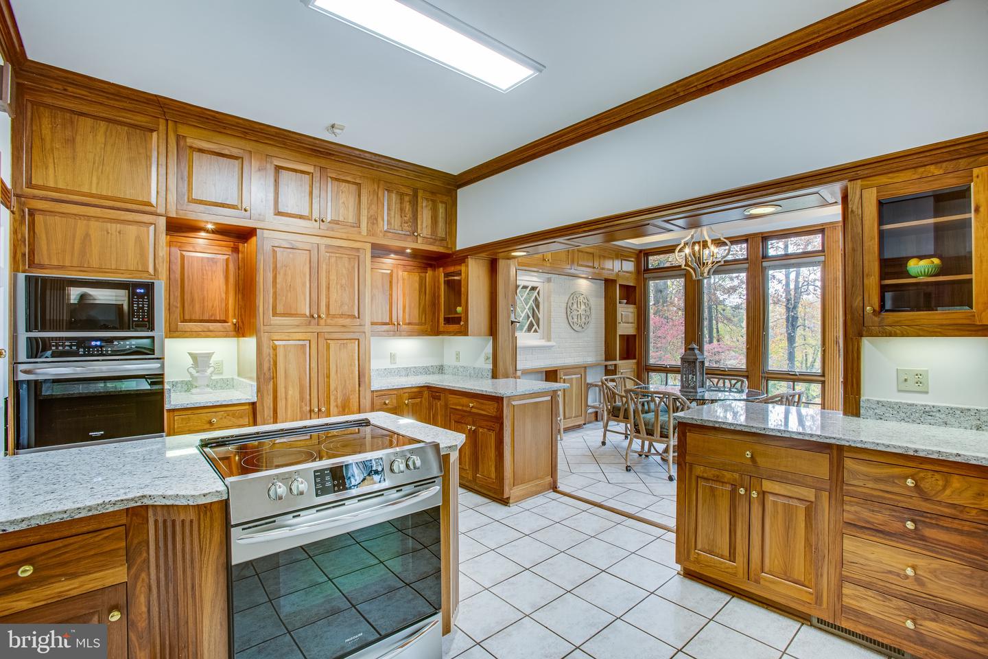 216 Lake Shore DRIVE
