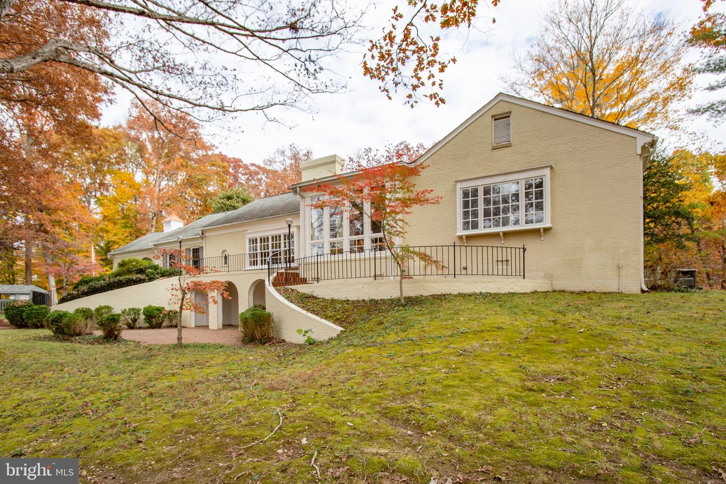 216 Lake Shore DRIVE