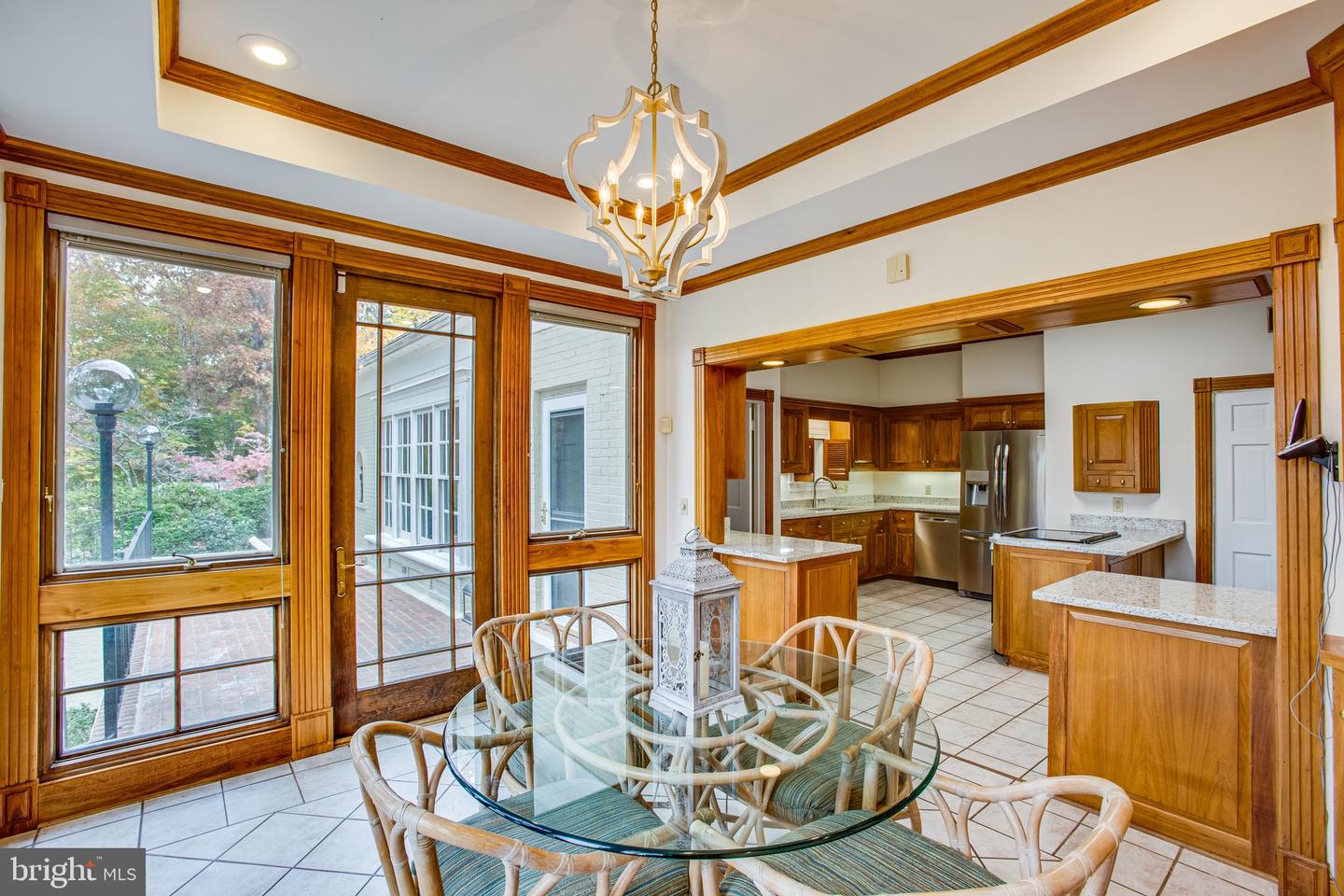 216 Lake Shore DRIVE