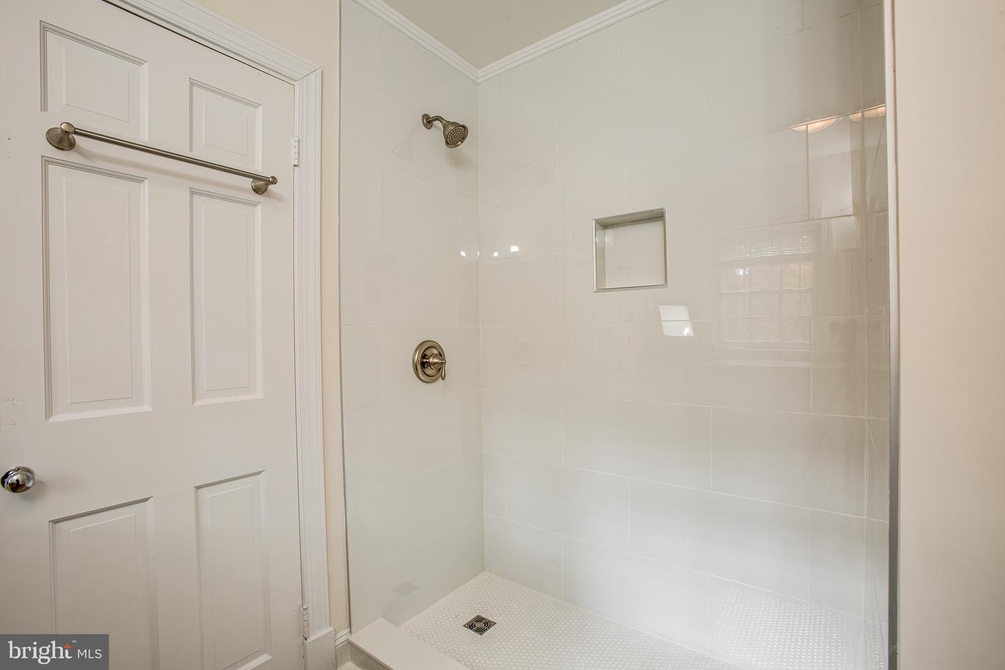 216 Lake Shore DRIVE