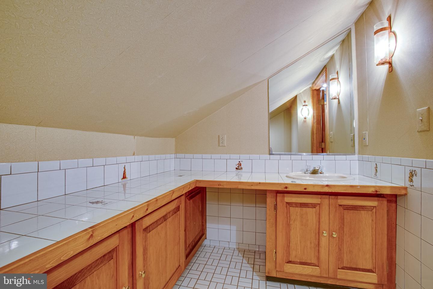 216 Lake Shore DRIVE