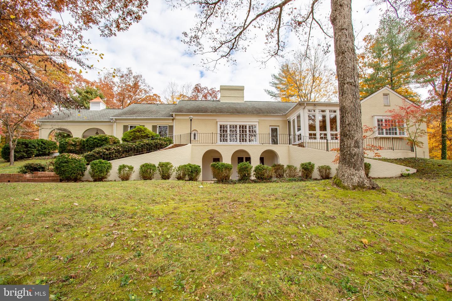 216 Lake Shore DRIVE