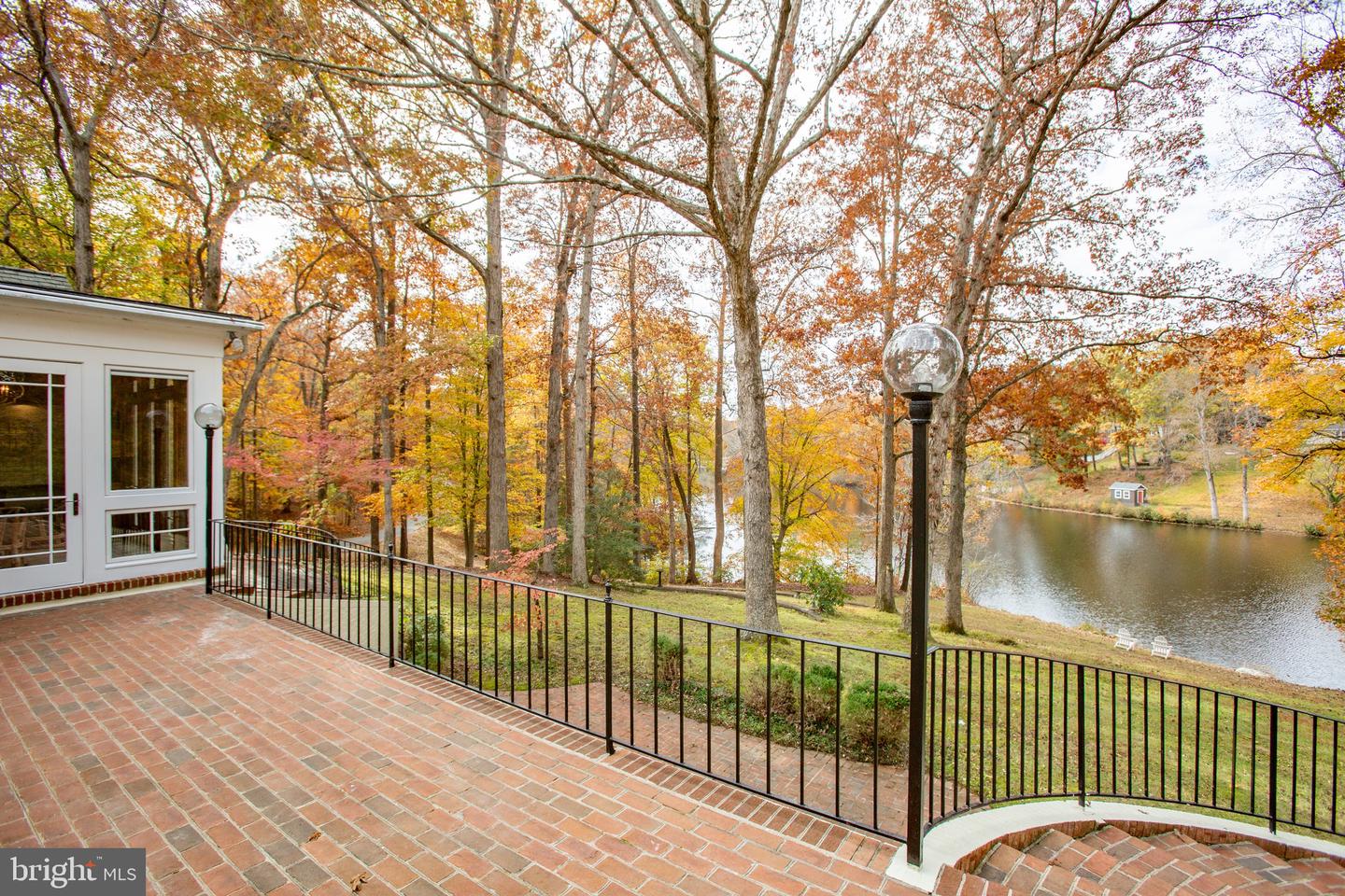 216 Lake Shore DRIVE
