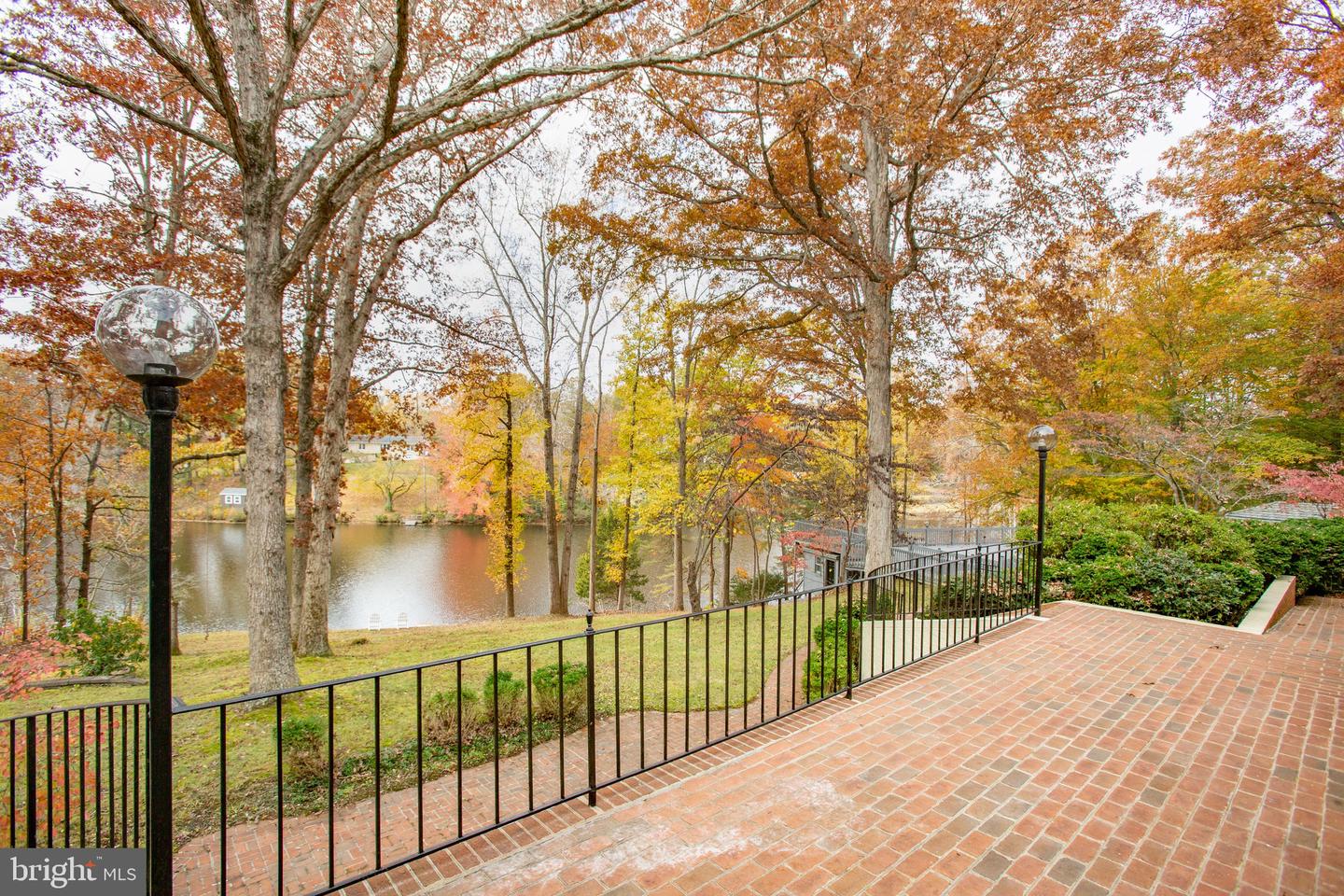 216 Lake Shore DRIVE