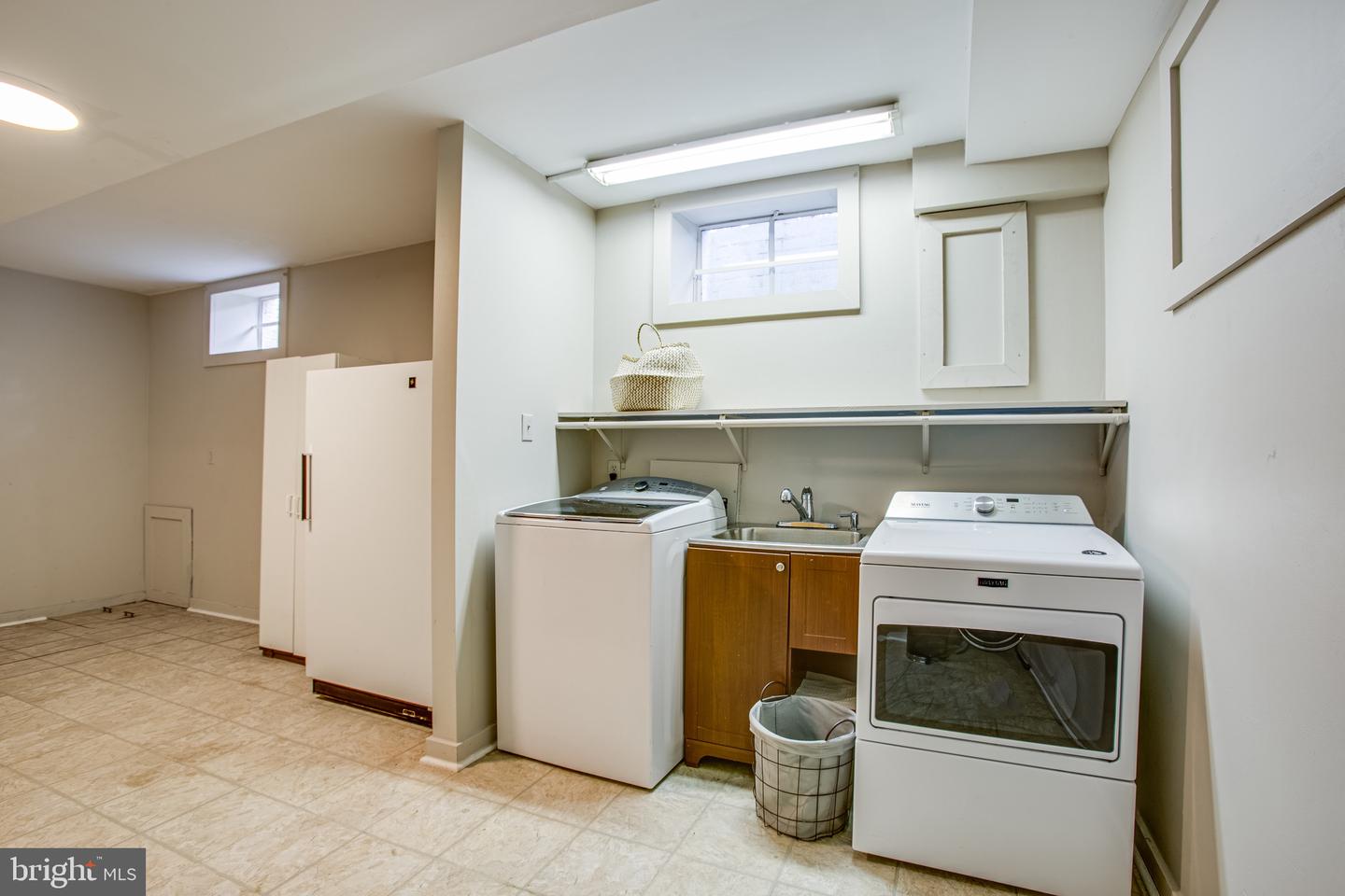 216 Lake Shore DRIVE