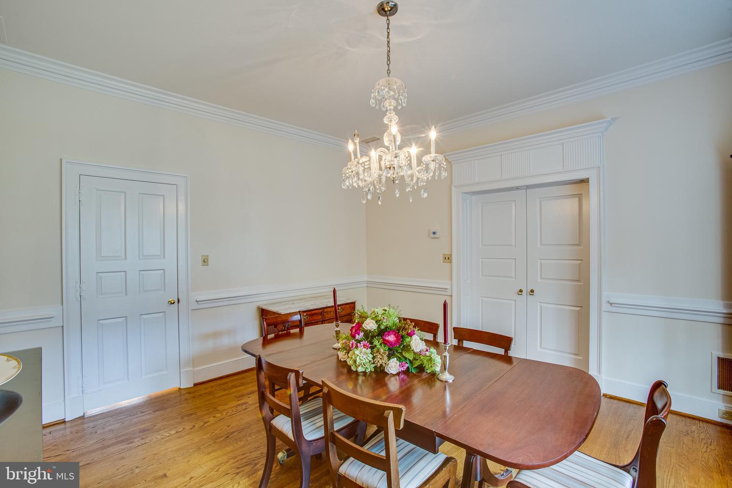 216 Lake Shore DRIVE