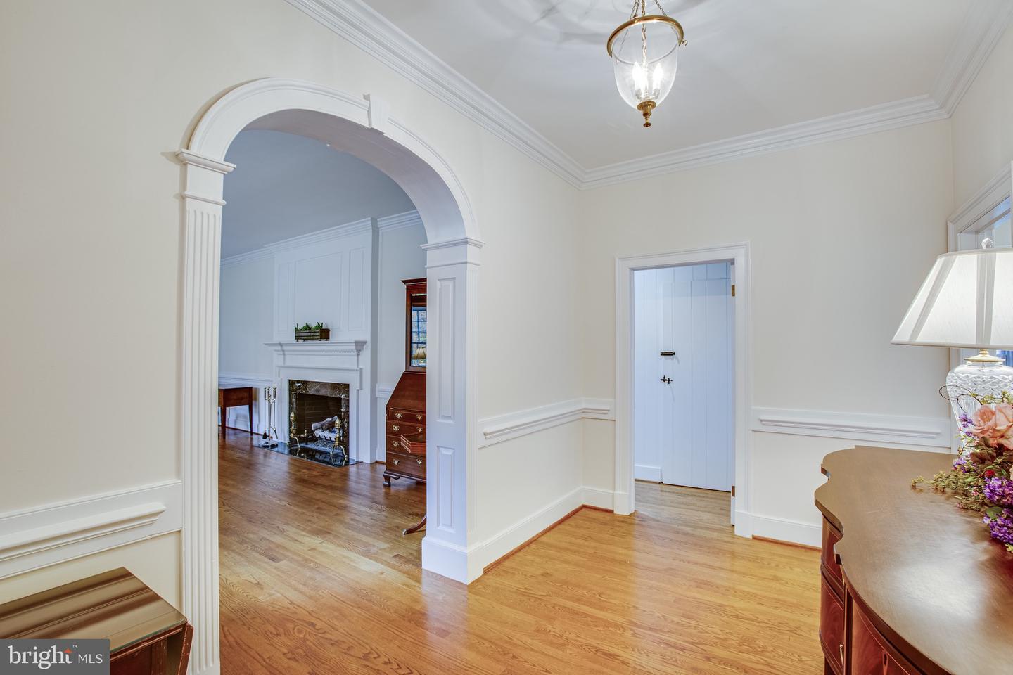 216 Lake Shore DRIVE