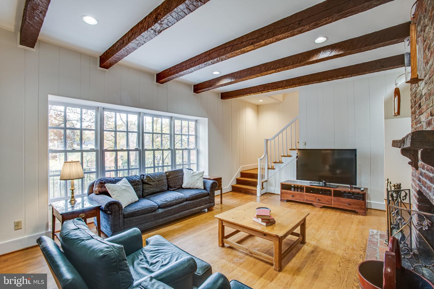 216 Lake Shore DRIVE