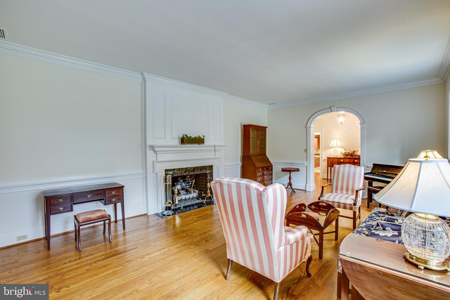 216 Lake Shore DRIVE