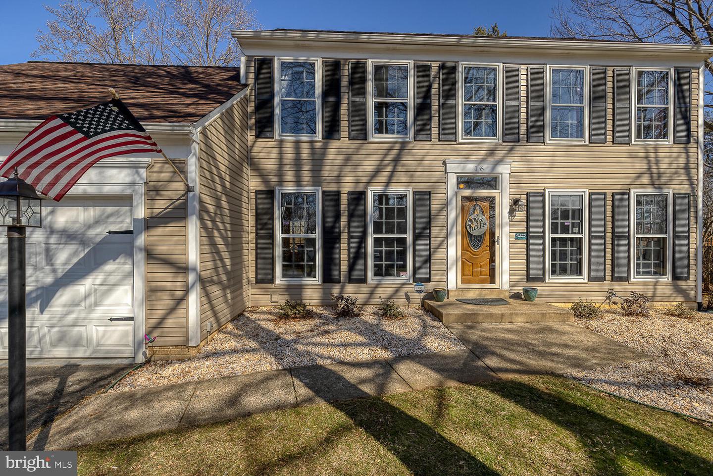 16 Larkwood COURT