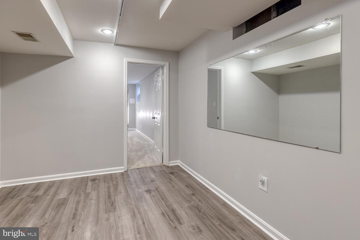 16 Larkwood COURT
