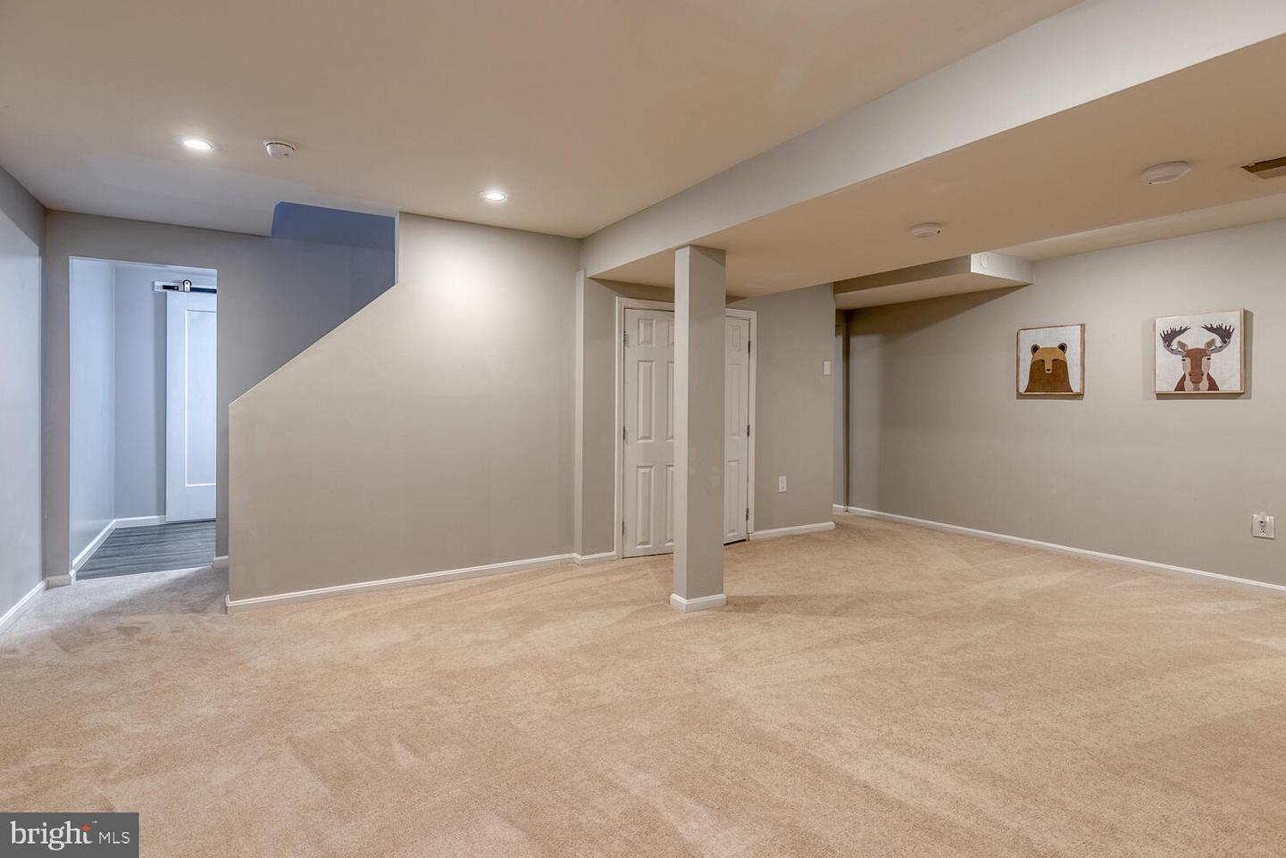 16 Larkwood COURT