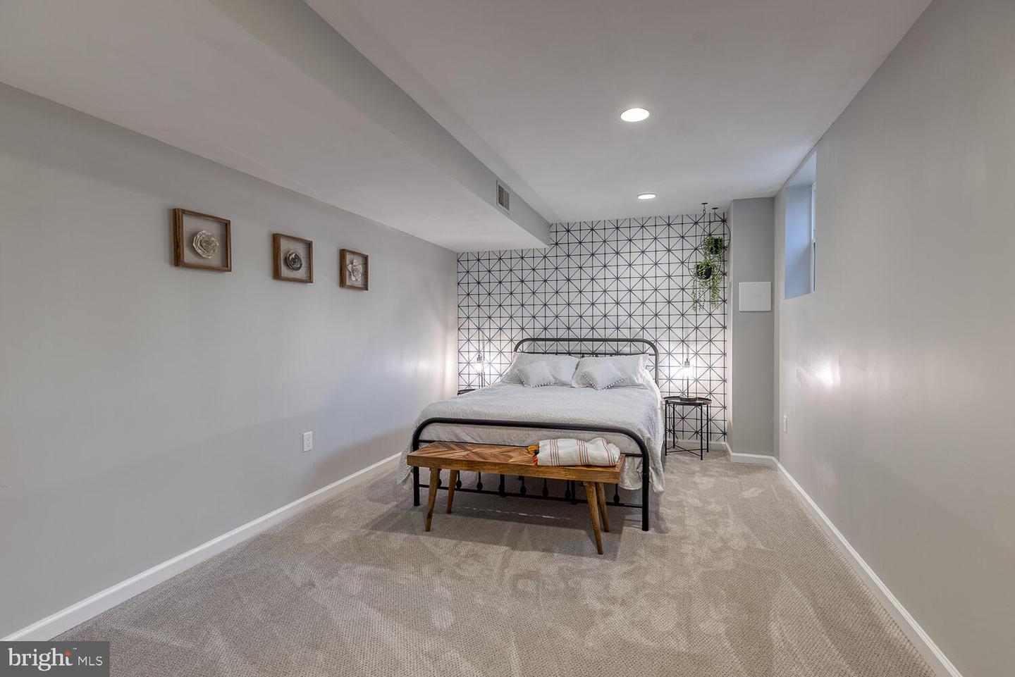 16 Larkwood COURT