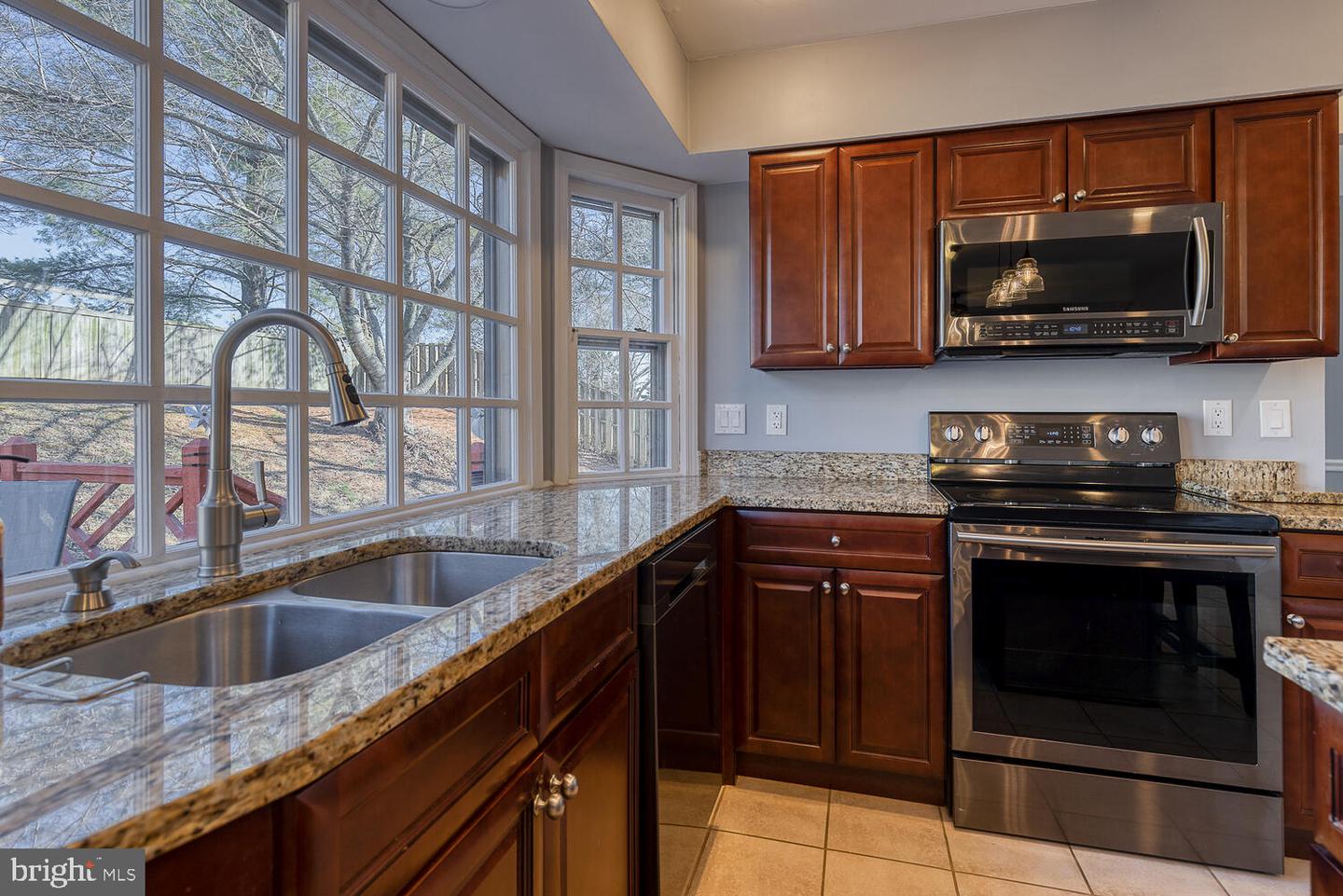 16 Larkwood COURT