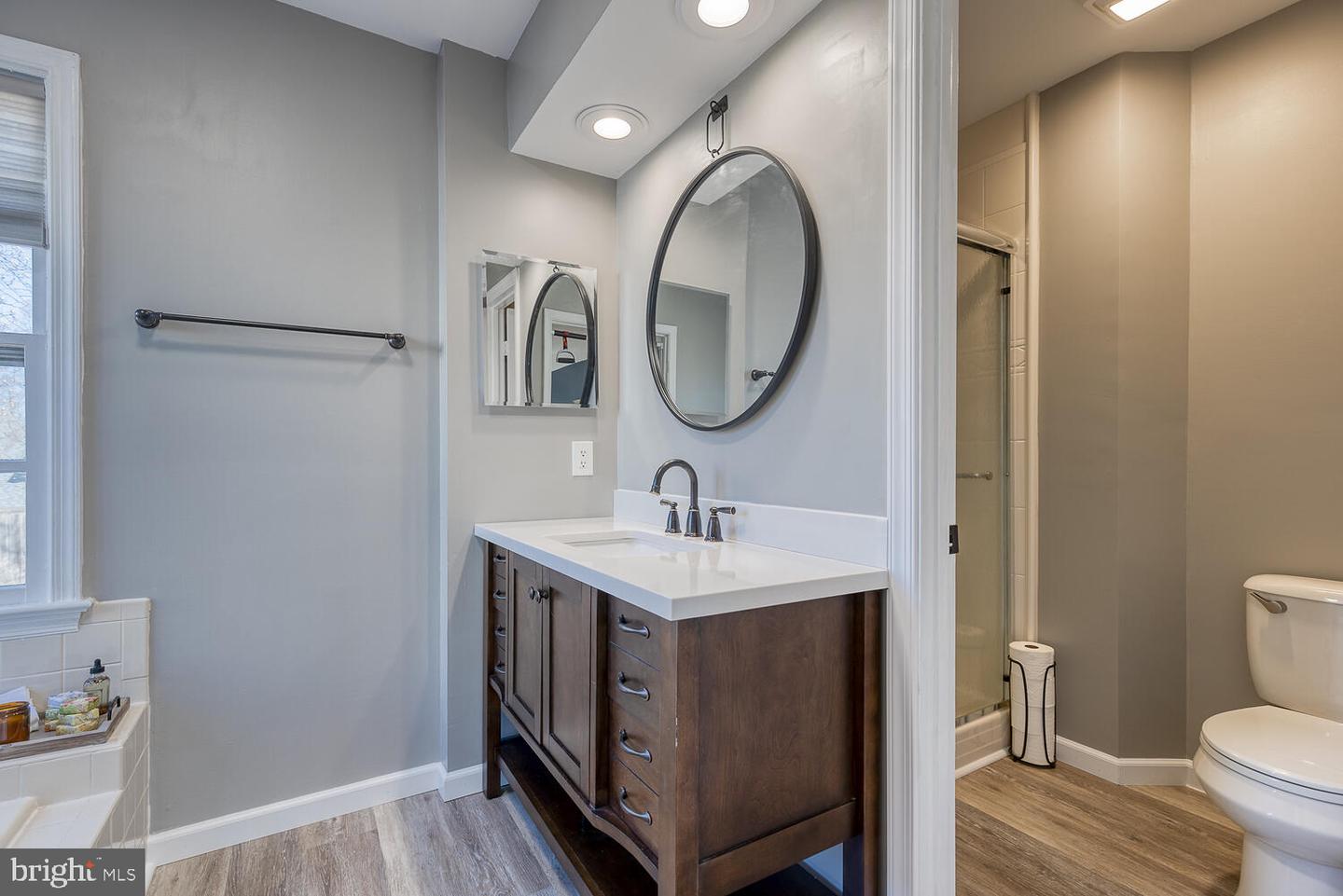 16 Larkwood COURT