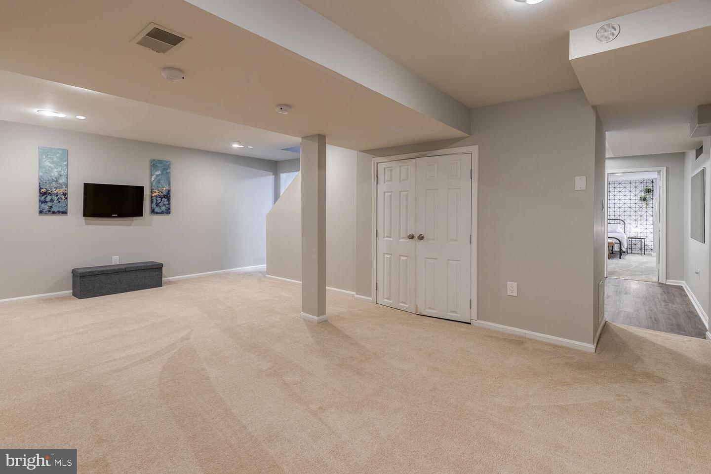 16 Larkwood COURT
