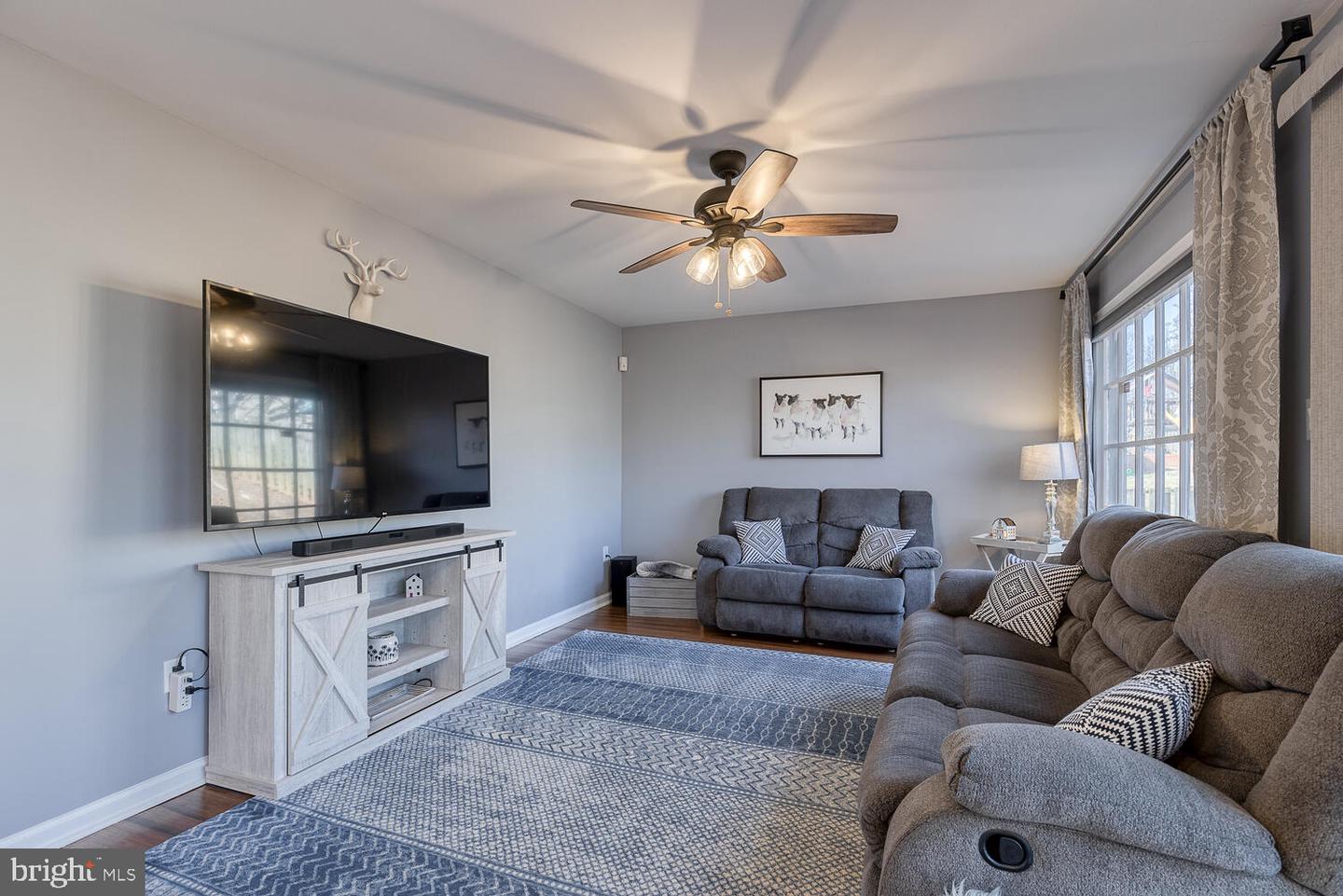 16 Larkwood COURT