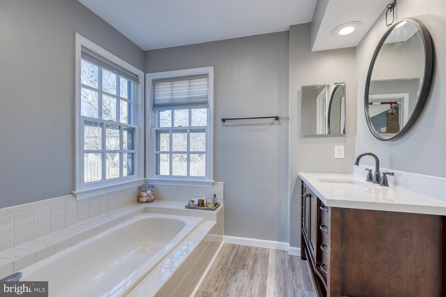 16 Larkwood COURT