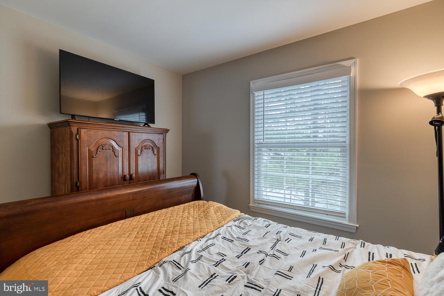 703 Madison COURT Unit: 18