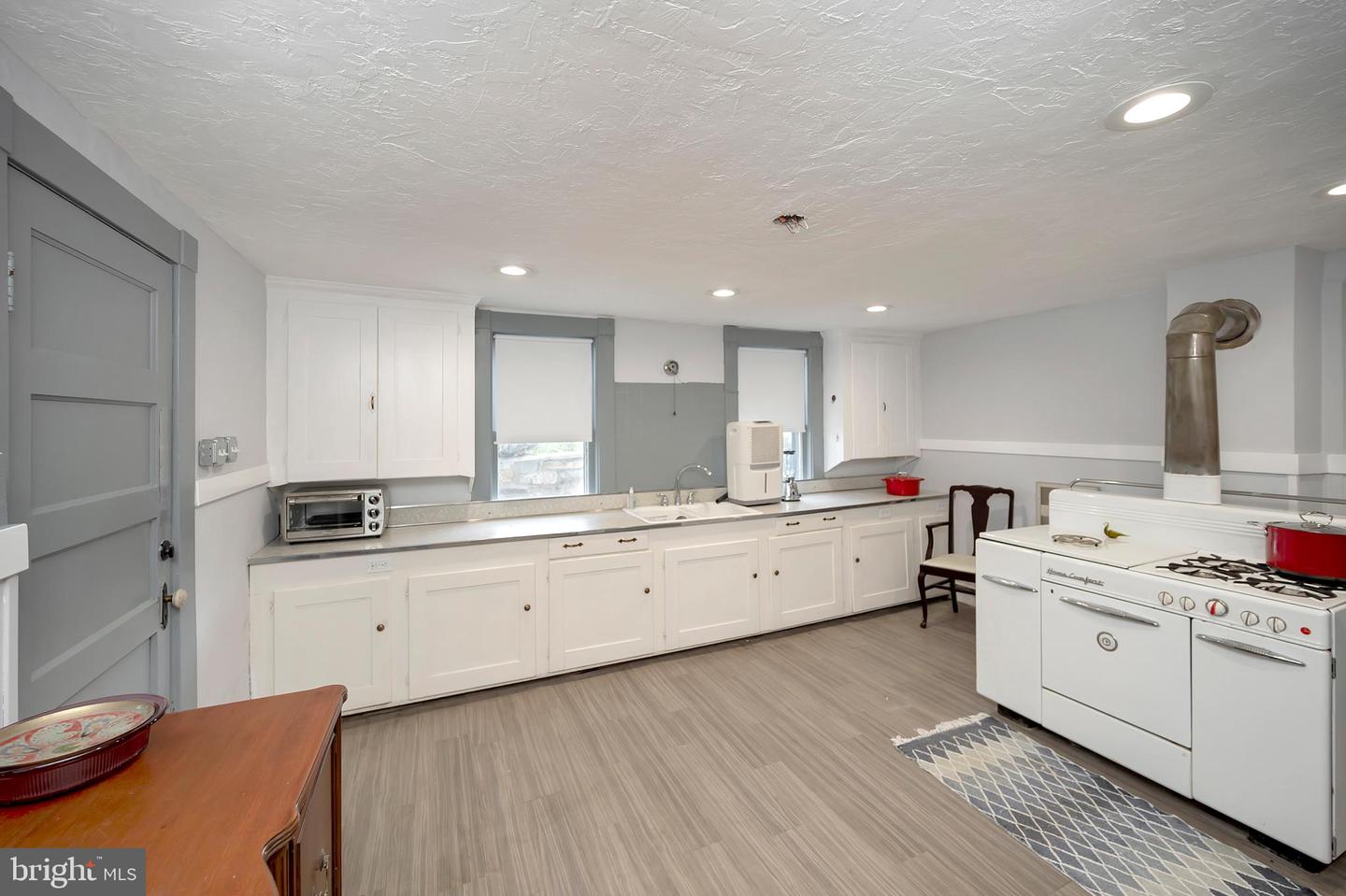 220 Hartwood ROAD