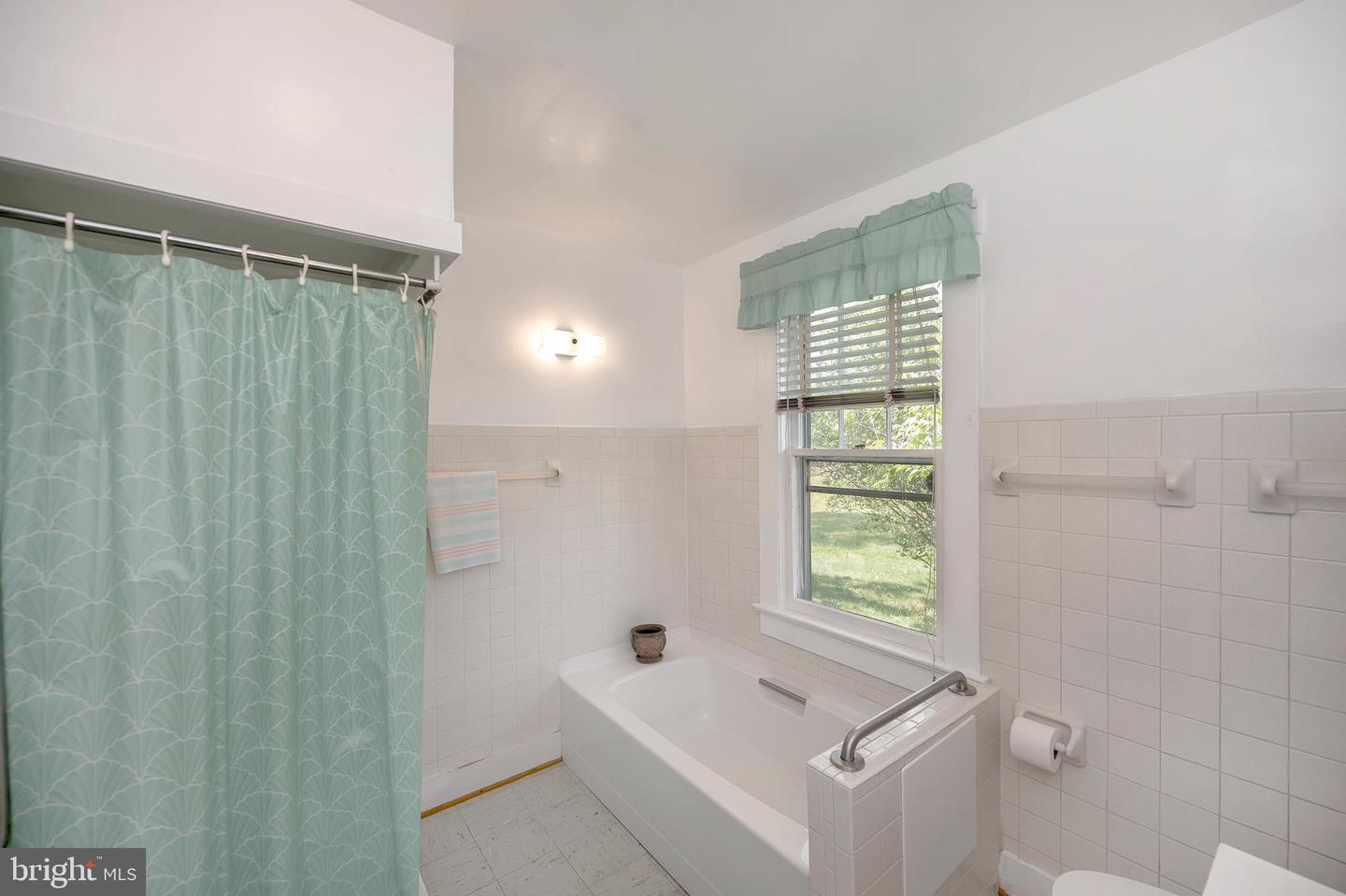 220 Hartwood ROAD