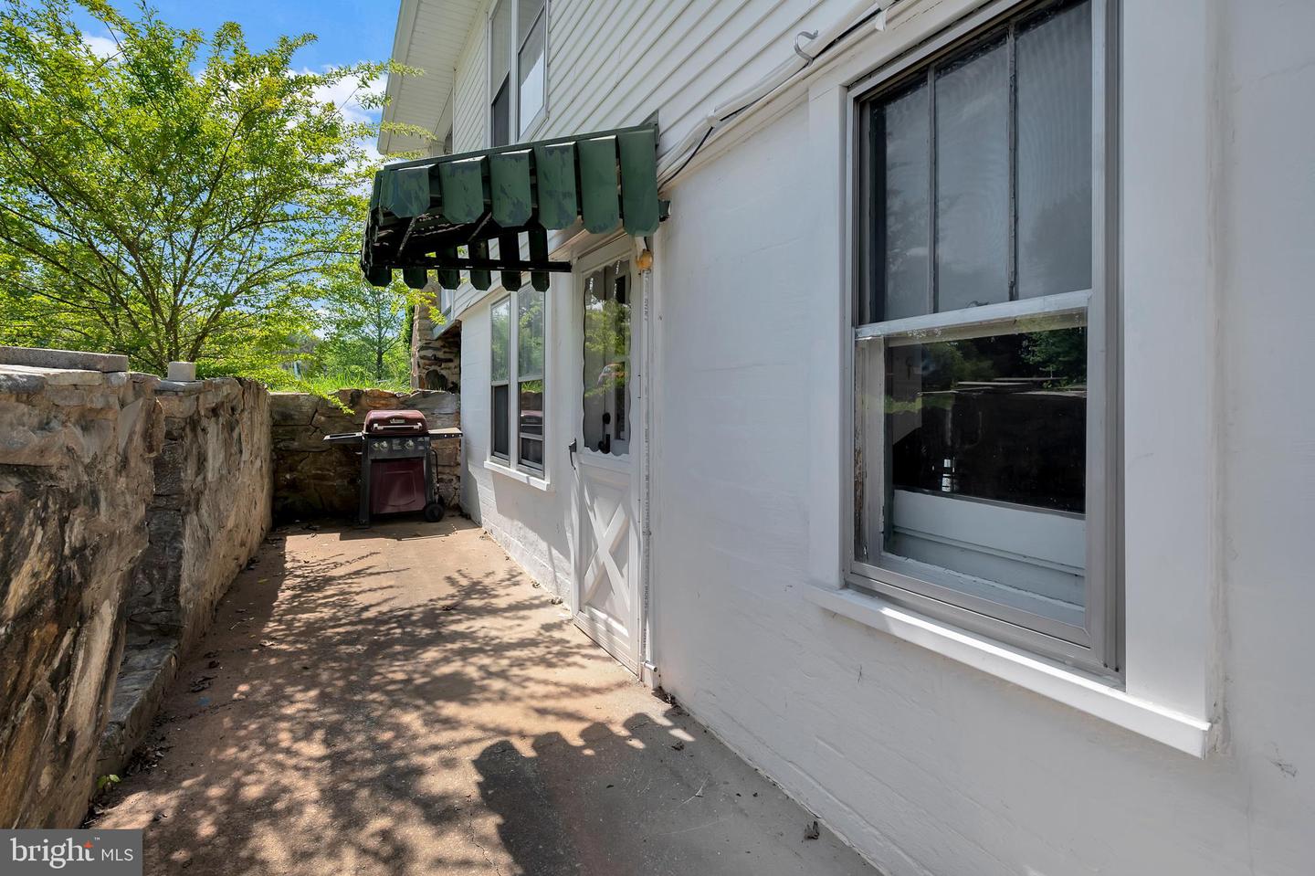 220 Hartwood ROAD