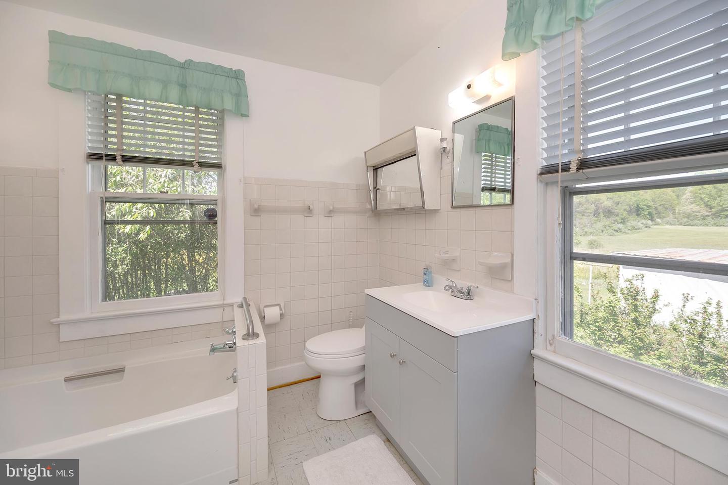 220 Hartwood ROAD