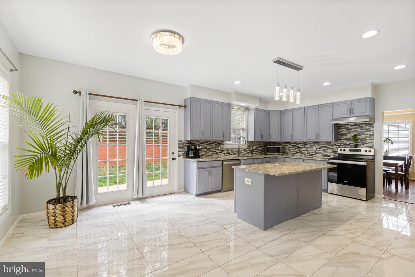 37 Woodleigh LANE