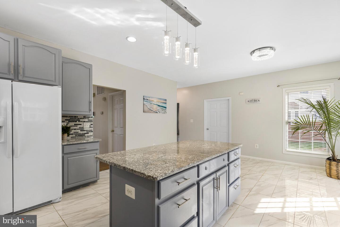 37 Woodleigh LANE
