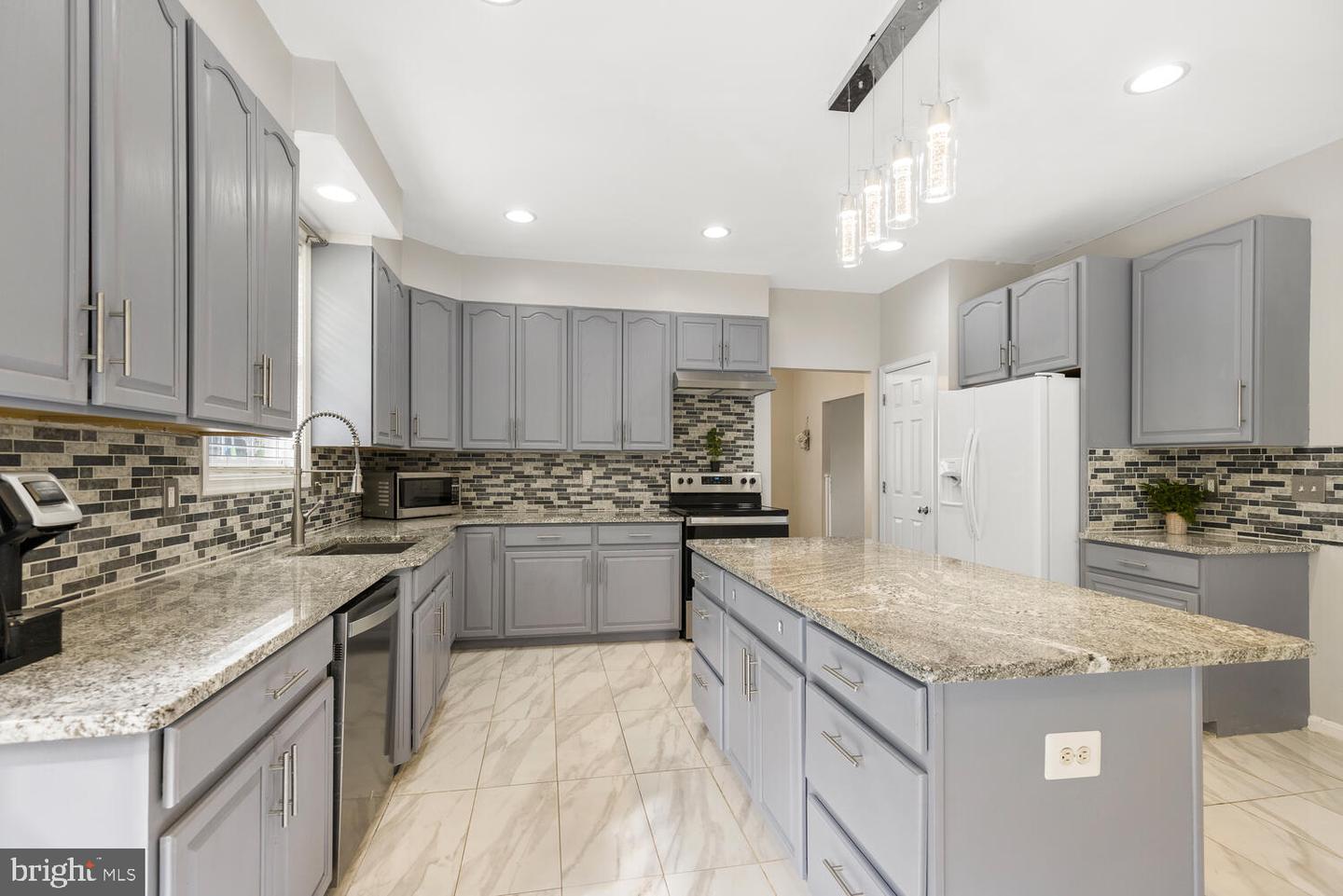 37 Woodleigh LANE
