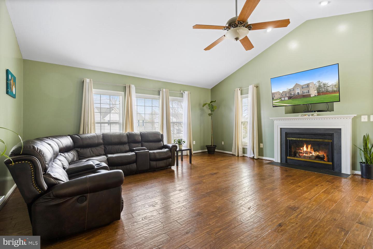 37 Woodleigh LANE